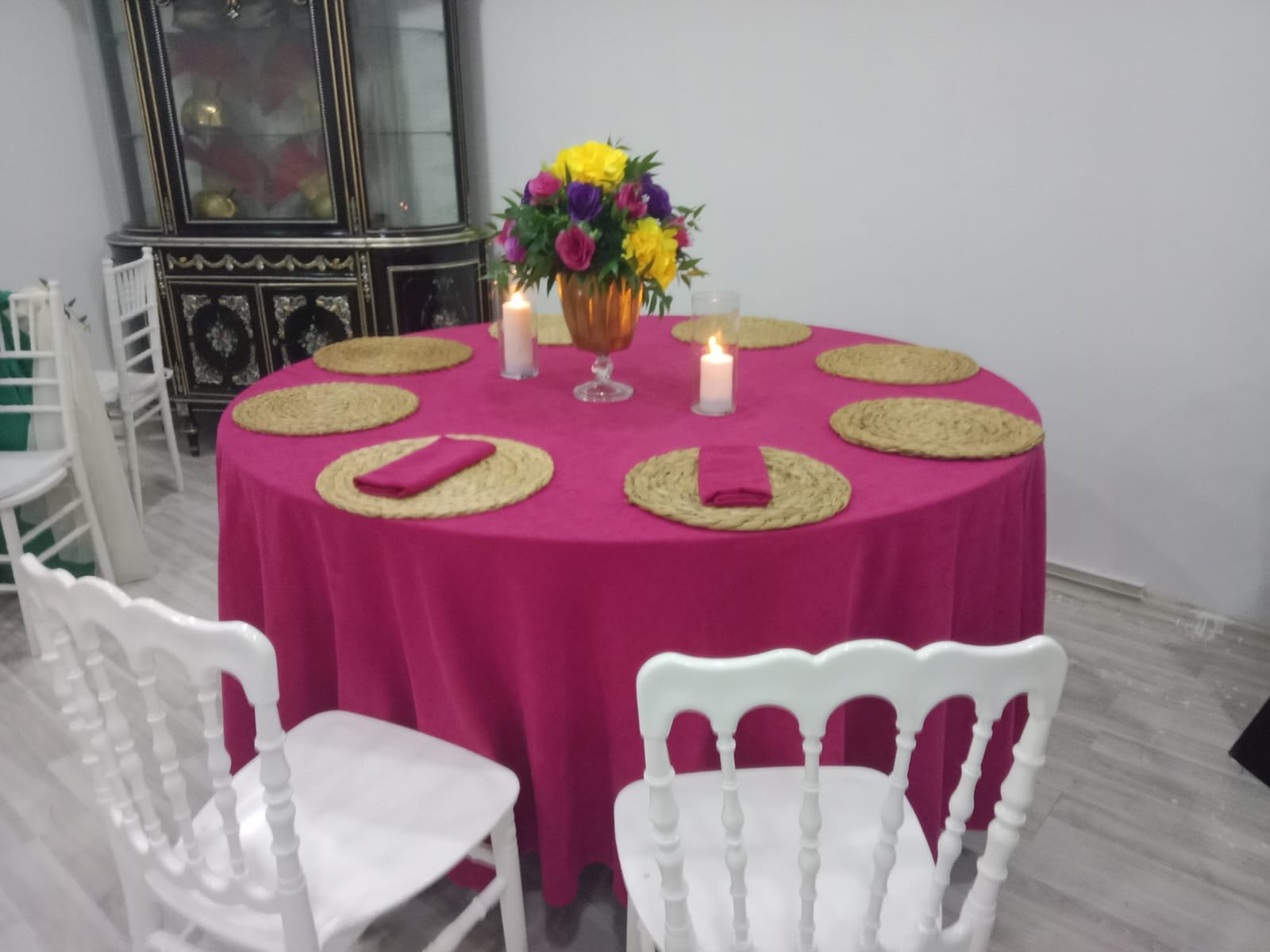 Pembe Masa Örtüsü